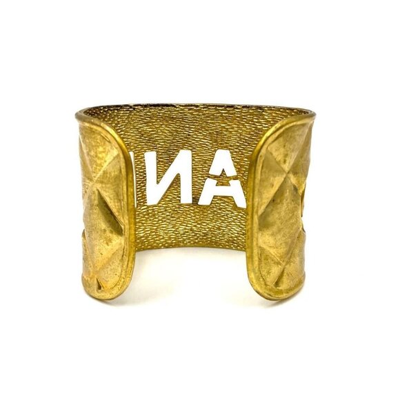 Authentic CHANEL CC Logo Cut Out Vintage Bracelet Cuff Bangle Gold Quilted Wide - Picture 7 of 9
